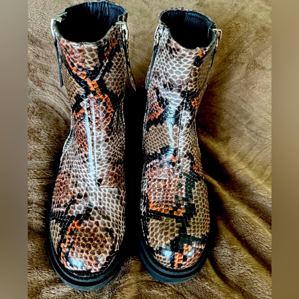 Seven7  Ankle Boots sz 10 Snakeskin Pattern